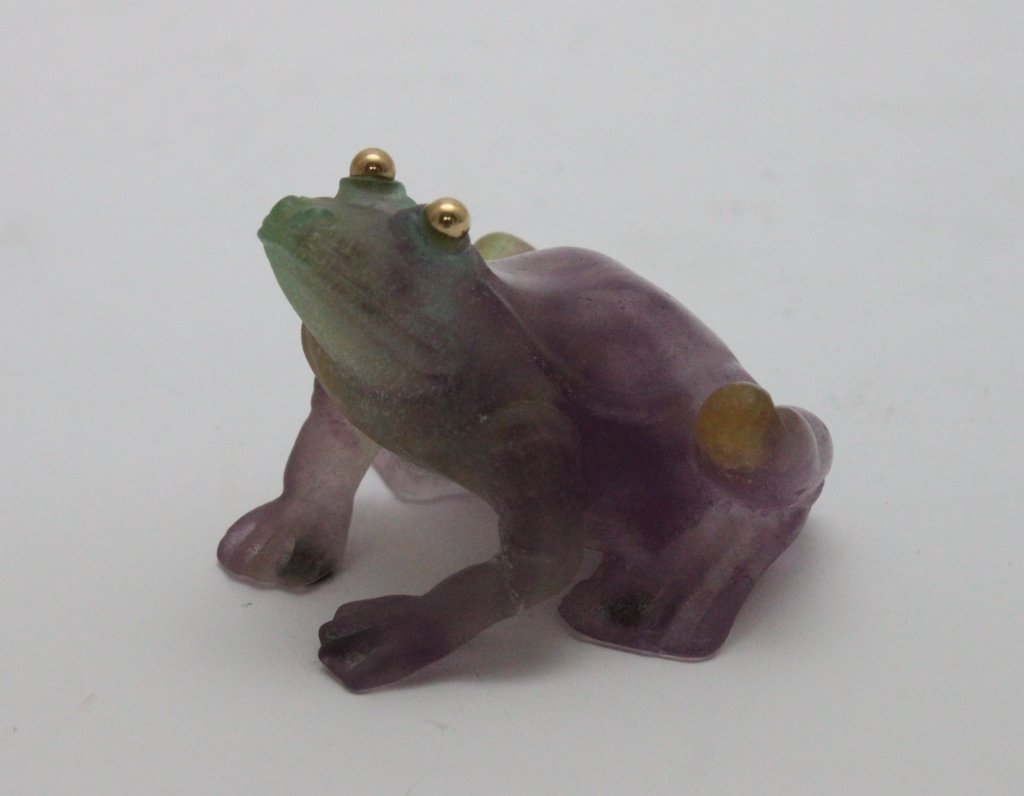 Daum, France Pate de Verre Frog: Daum, France Pate de Verre frog with shades of violet to green. 3.75"x 3" x 2.5"