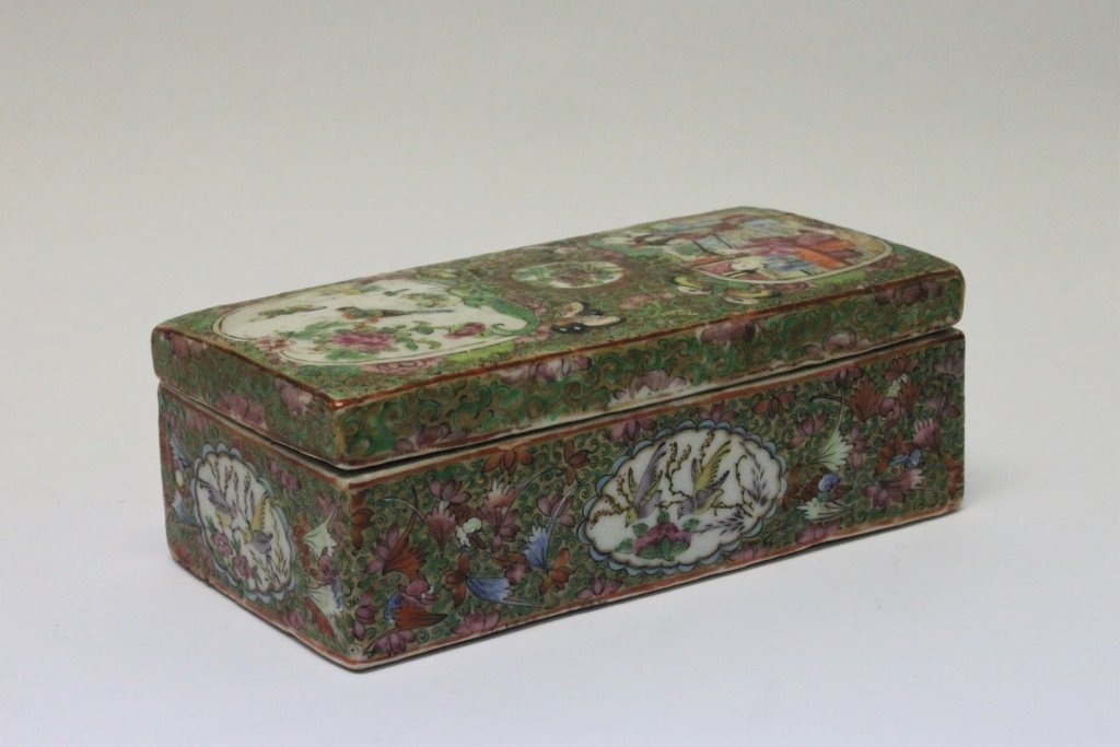 19 C. Chinese Rose Medallion Porcelain Jewelry Box (1 of 7)