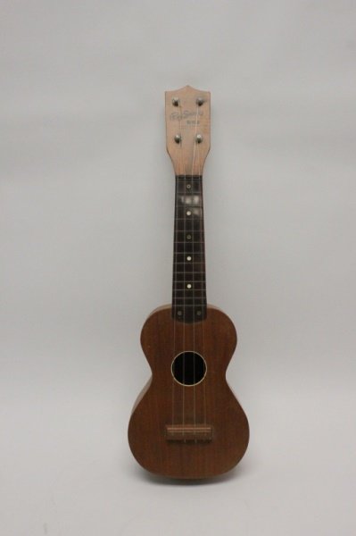 Roy Smeck Mahogany Ukulele by The Harmony Co. (1 of 7)