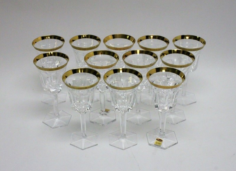 (12) Moser Crystal & Gold Gilt Wine Glasses: Set of (12) Moser crystal and gold gilt wine glasses / stemware in 'Pope" pattern Excellent, new condition, in original boxes. Measure 3.25" x 7" (each)