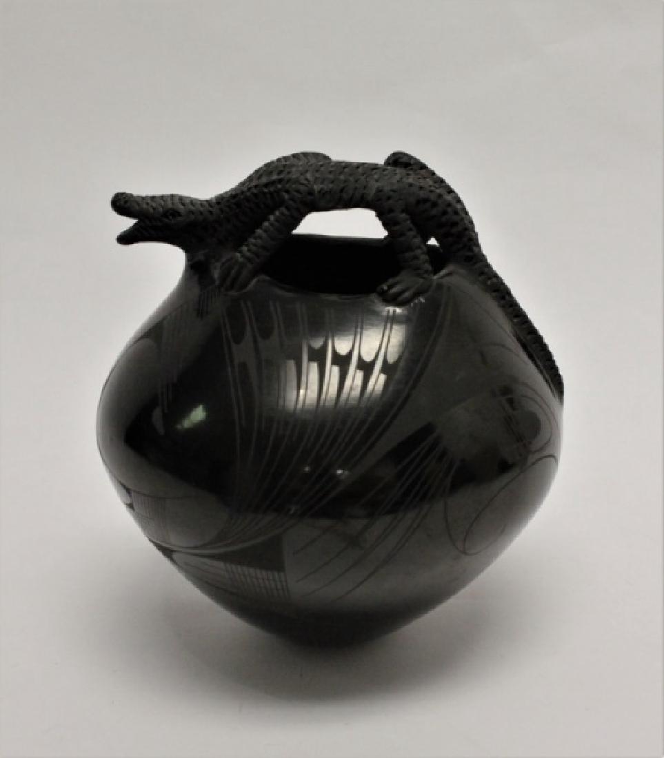 Rita Talariera New Mexico Black Pottery w Lizard: Rita Talariera, New Mexico native black on black pottery with a mounted lizard handle. Excellent condition. Measures 7" dia x 7.5".