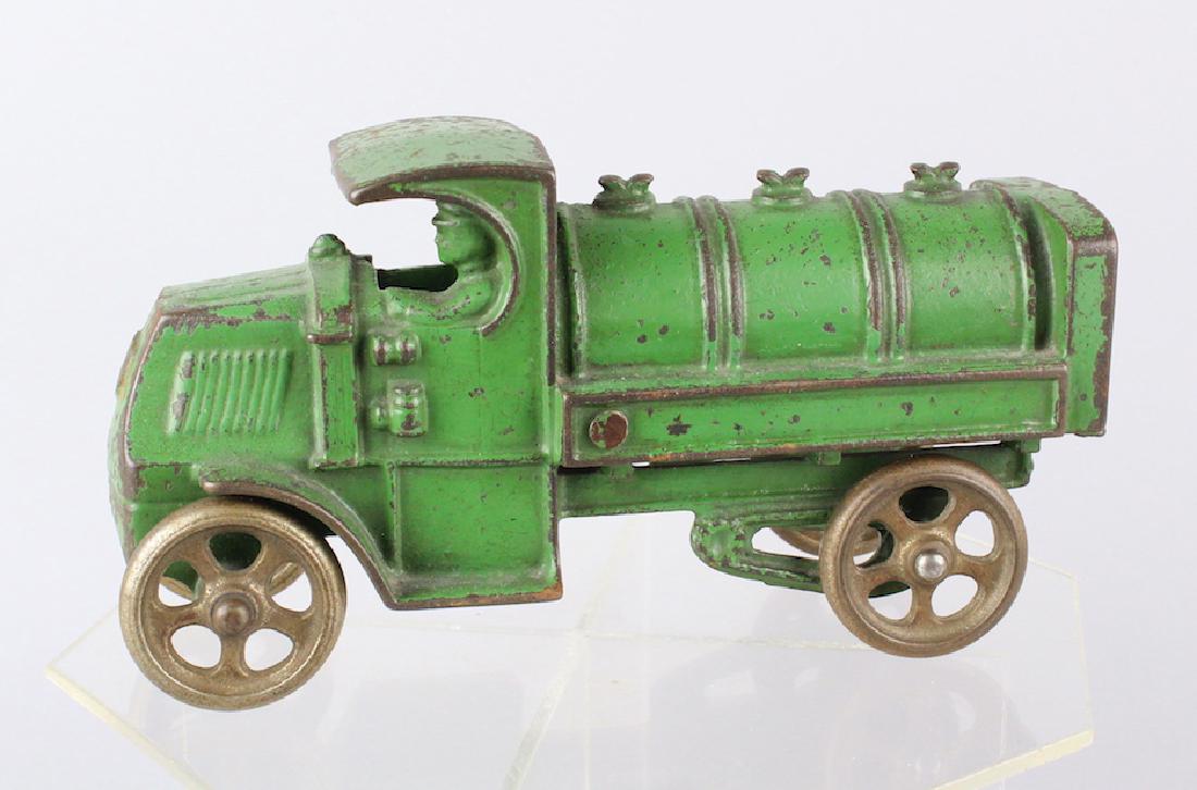 Hubley Cast Iron Gas Tanker Truck (1 of 4)