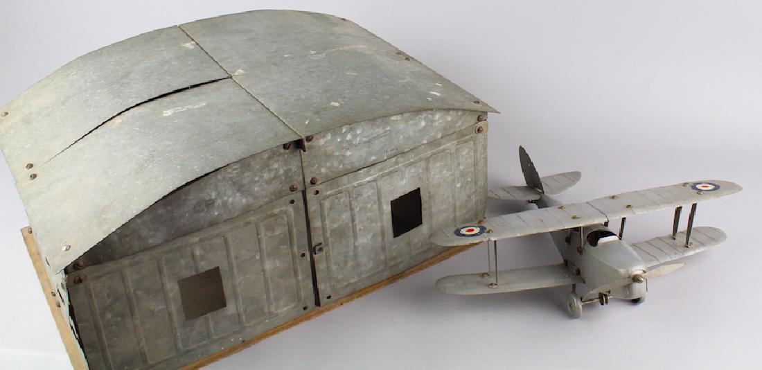 U-Bild Airplane & Hanger Metalcraft/Meccano (1 of 4)