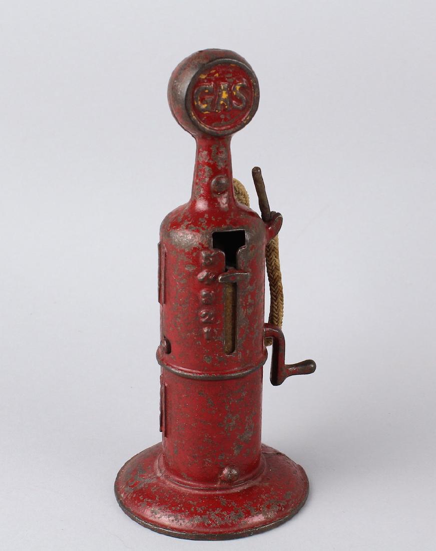 Arcade Large Gas Pump w Crank (1 of 2)