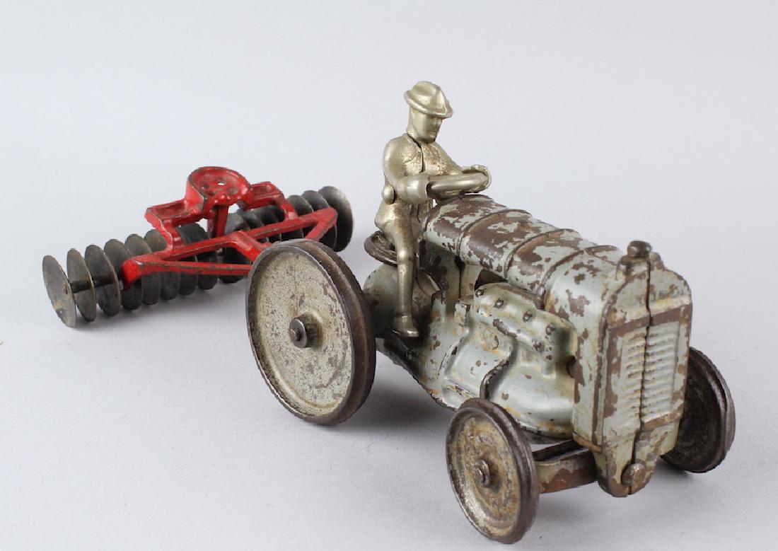 Arcade Fordson Tractor & Discer Attachment (1 of 4)