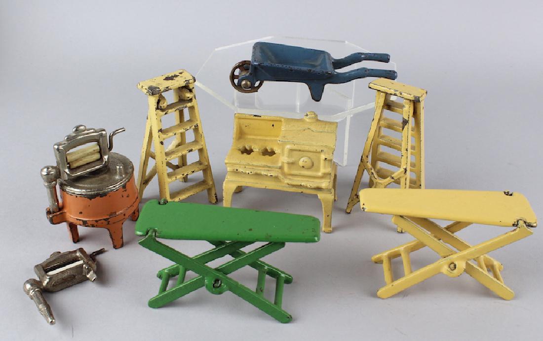 Kilgore Kitchen Cast Iron Toys & Wheel Barrow (1 of 2)