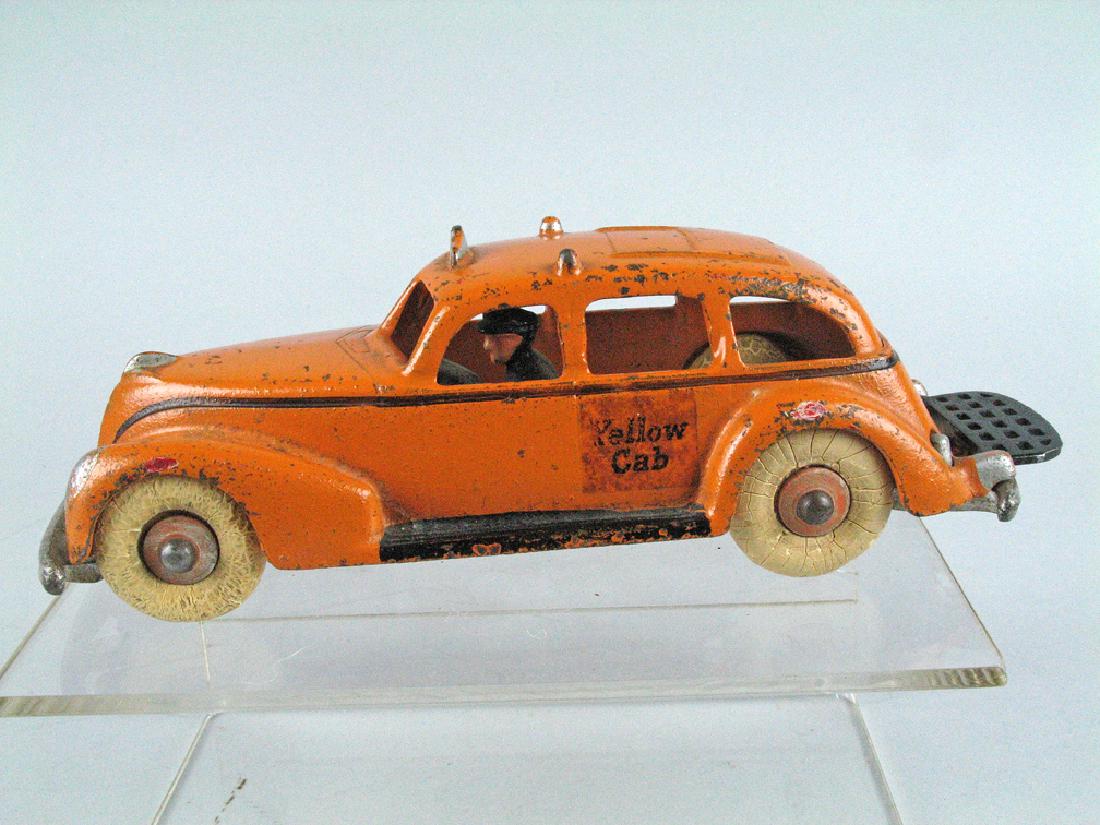 Hubley Cast Iron Yellow Cab (1 of 3)