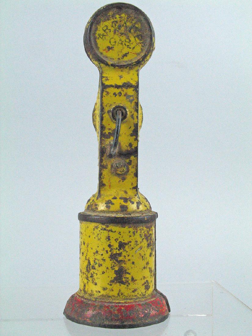 Arcade Cast Iron Gas Pump (1 of 2)