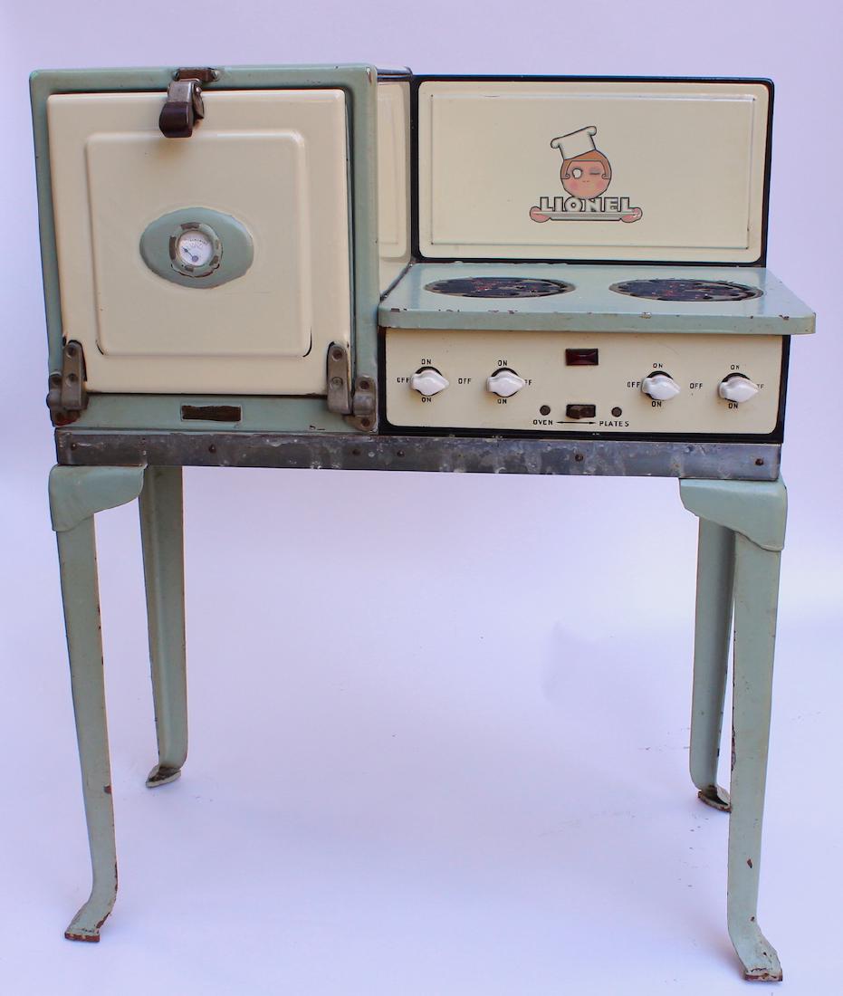 1930s Lionel Porcelain Stove (1 of 3)