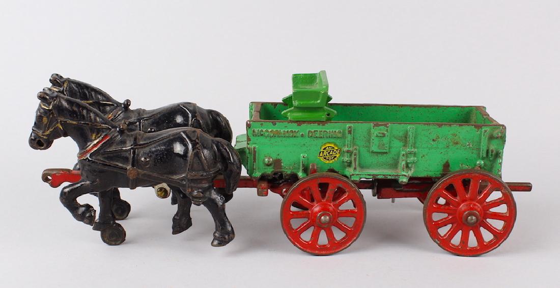 Arcade McCormick Deering Wagon (1 of 4)