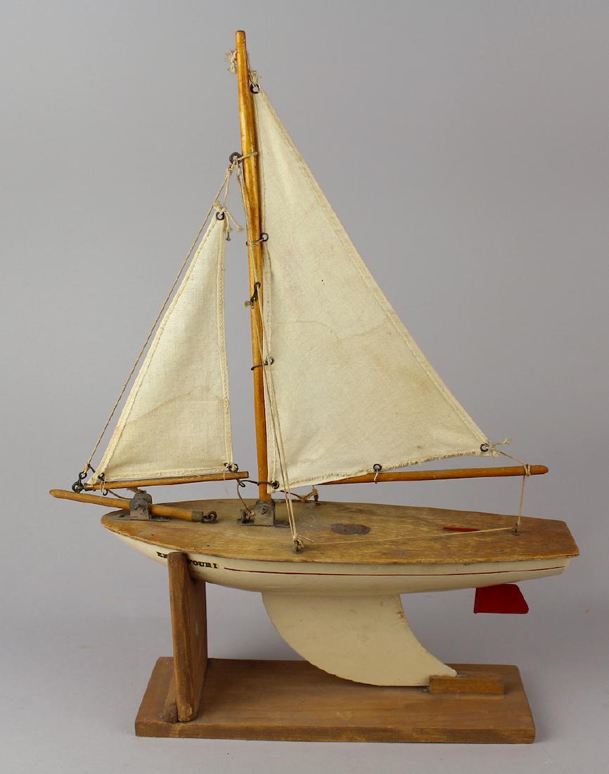 Star Yacht Pond Boat English Sailboat: Star Yacht Endeavor II Pond Boat English Sailboat. Measures 13 inches long by 17 inches tall.