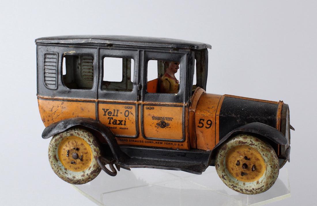 Ferdinand Strauss Yell-O-Taxi Cab Tin Toy (1 of 2)