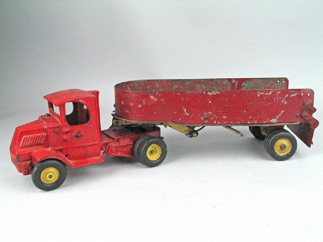 Arcade Mack Dump Truck Cast Iron (1 of 3)