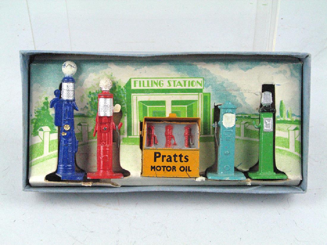 Meccano Dinky Petrol Pumps in Box (1 of 2)