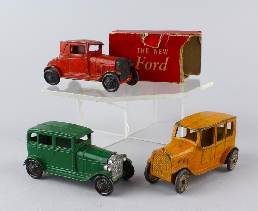 1930s Tootsietoy Sedans Ford with Box (1 of 2)