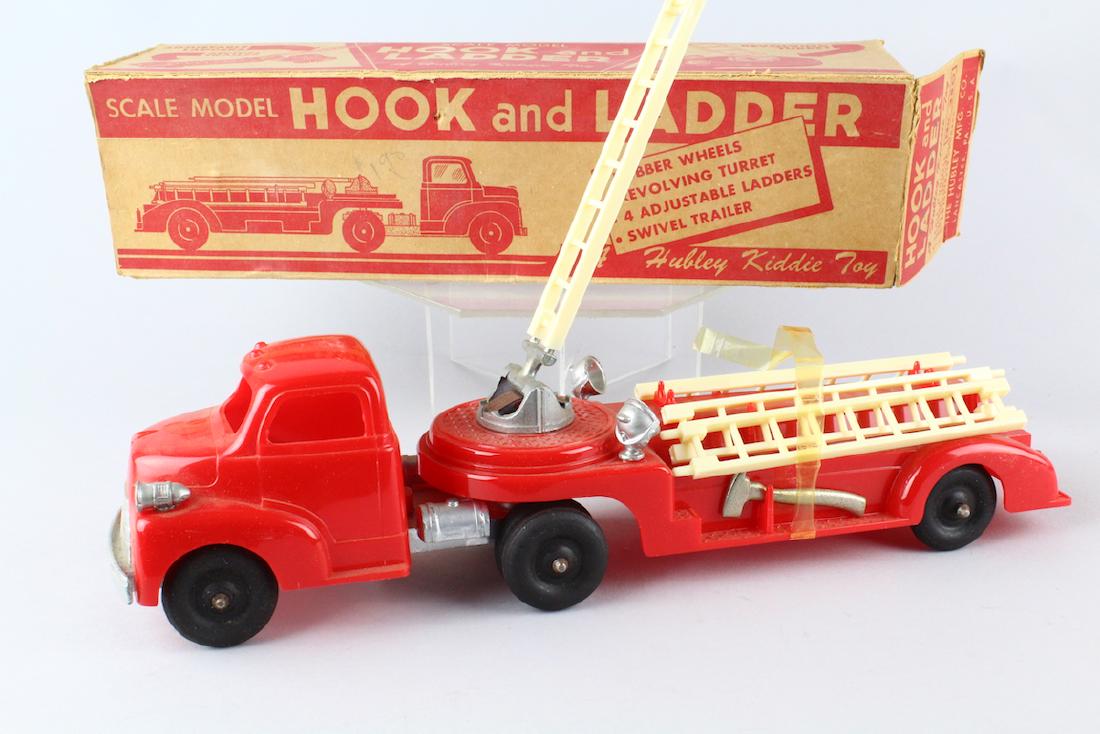 Hubley Hook & Ladder Fire Truck in Box (1 of 3)