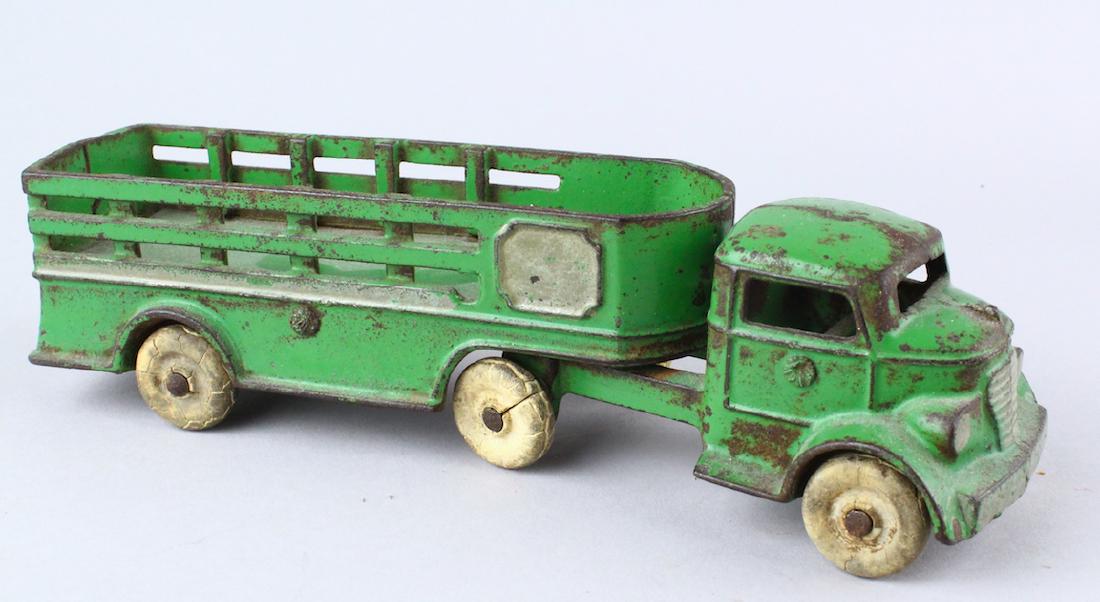 Kenton Cast Iron Tractor Trailer (1 of 2)