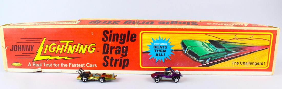 Johnny Lightning Single Drag Strip & 2 Cars (1 of 3)