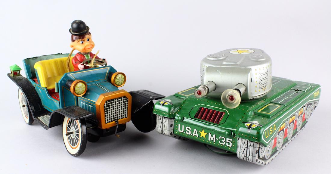 Japan Tin Battery Op Tank & Car (1 of 3)