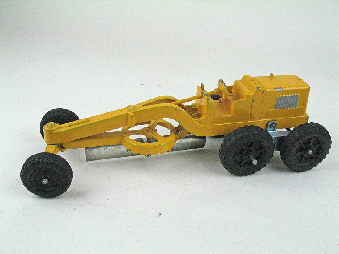 Hubley Kiddietoys Road Grader (1 of 2)