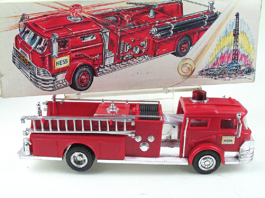 Hess Fire Truck 1960\'s in Box (1 of 3)