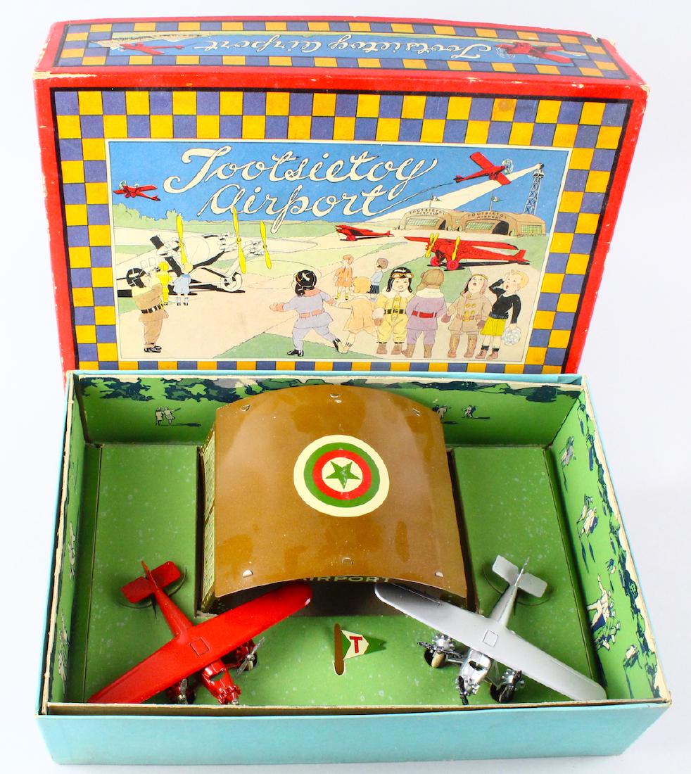 Pristine Tootsietoy Airport Set Mint in Box (1 of 8)