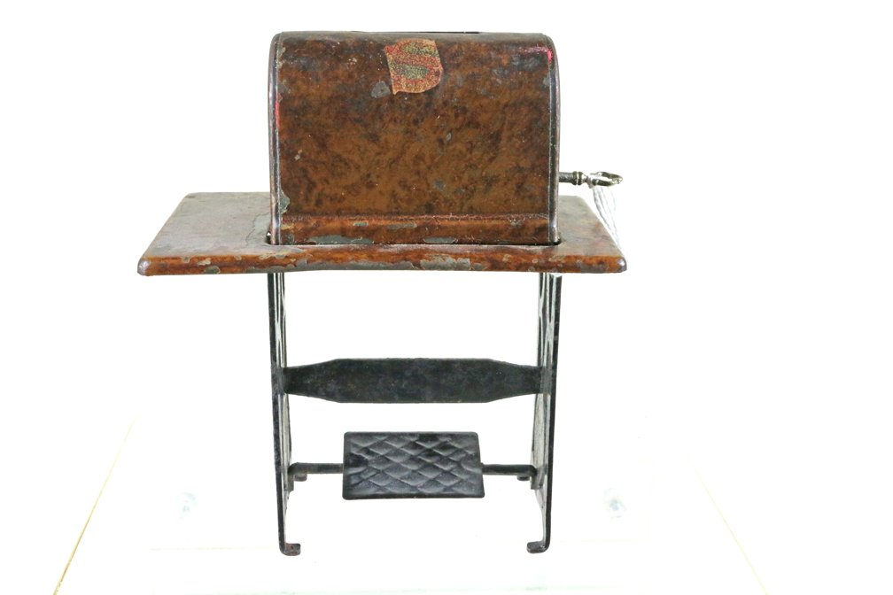 Singer Sewing Machine Bank (1 of 2)