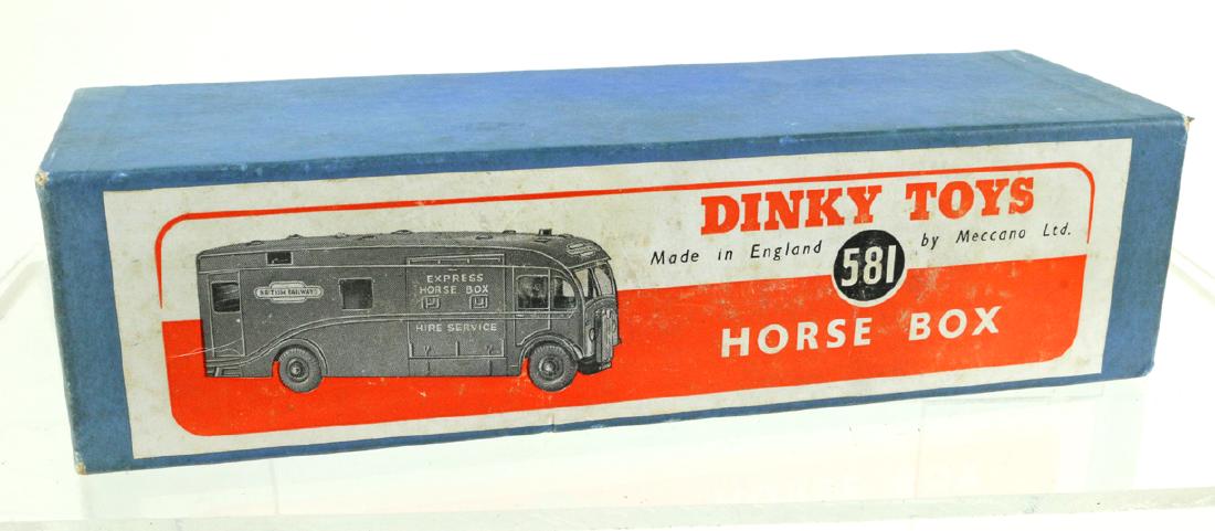Dinky 581 Express  Horse Van In Box (1 of 3)