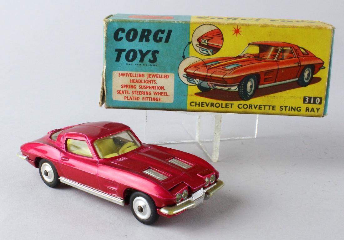 Corgi Corvette Sting Ray #310 Split Window in Box (1 of 3)