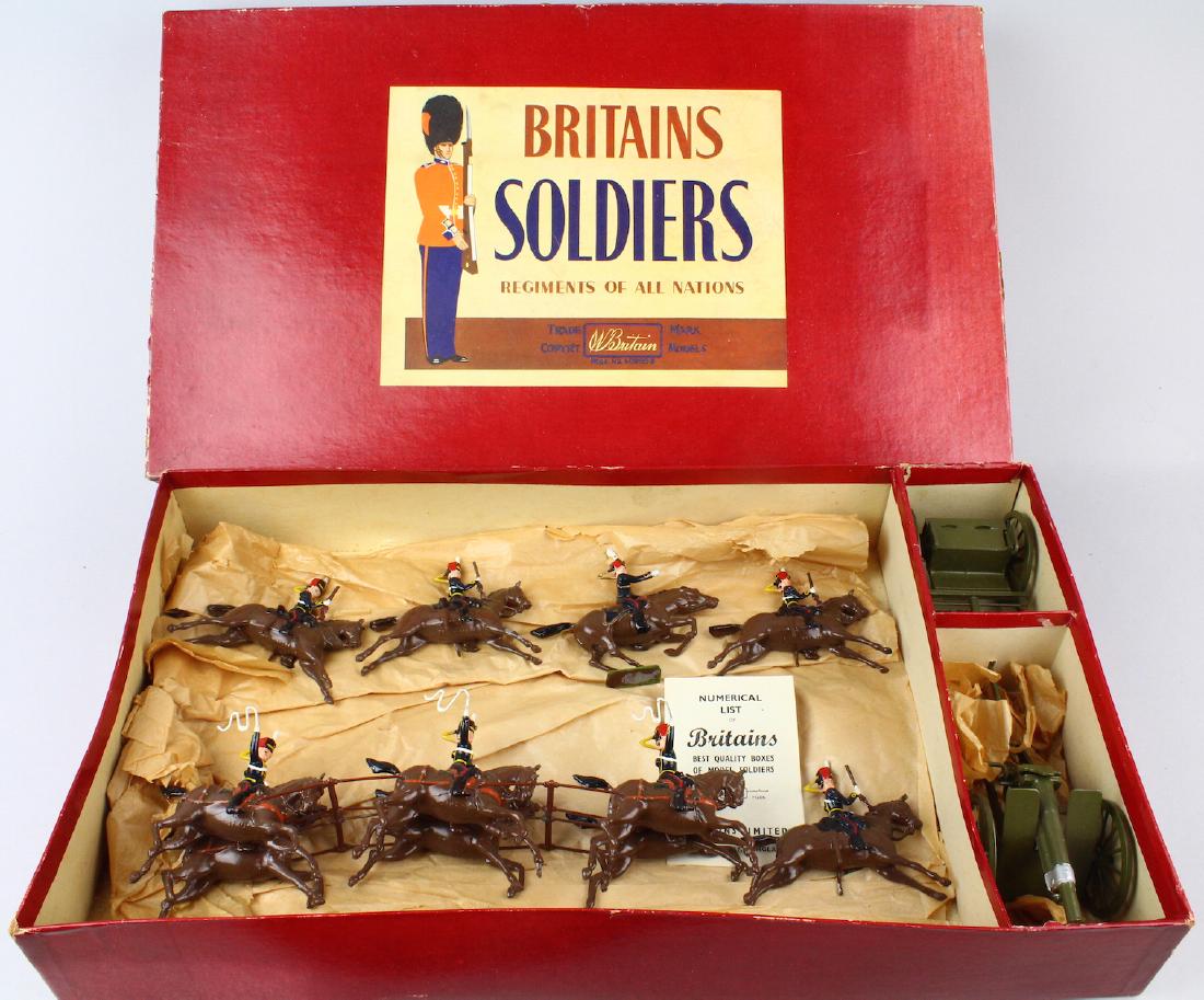Britains Royal Horse Artillery #39 Gun &Escort: Britains Royal Horse Artillery #39 with Gun and Escort in original box. Beautiful large set of the classic Britains horse team with cannons.