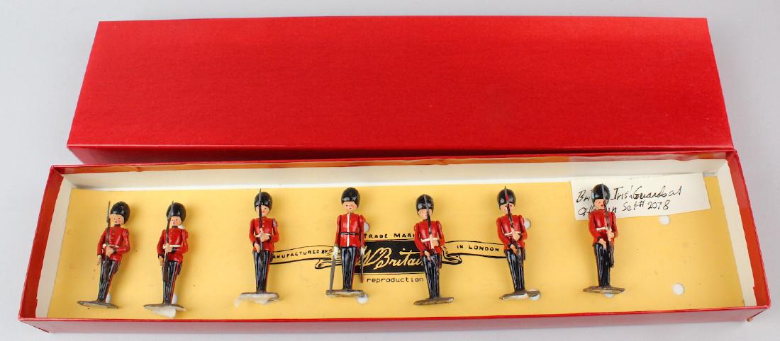 Britains Set # 2078 Irish Guards Present Arms (1 of 2)