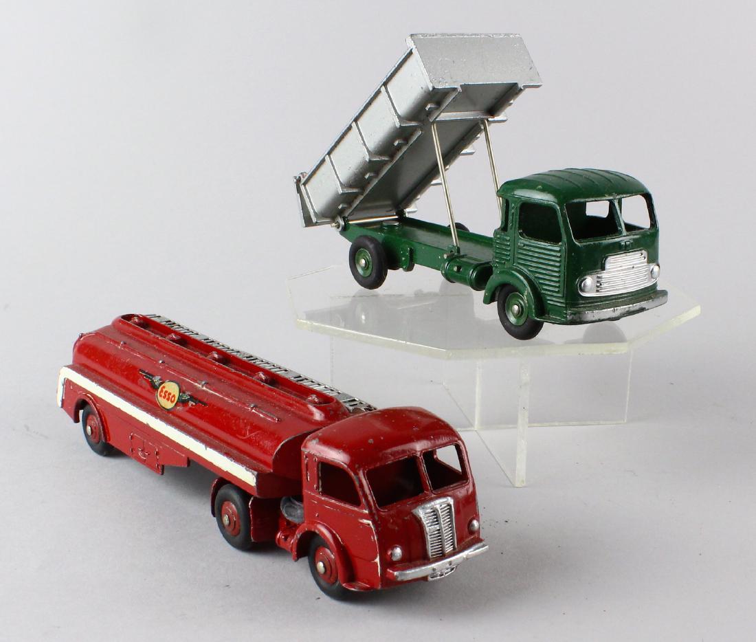 Dinky Citerne Titan & Simca Cargo Trucks (1 of 3)