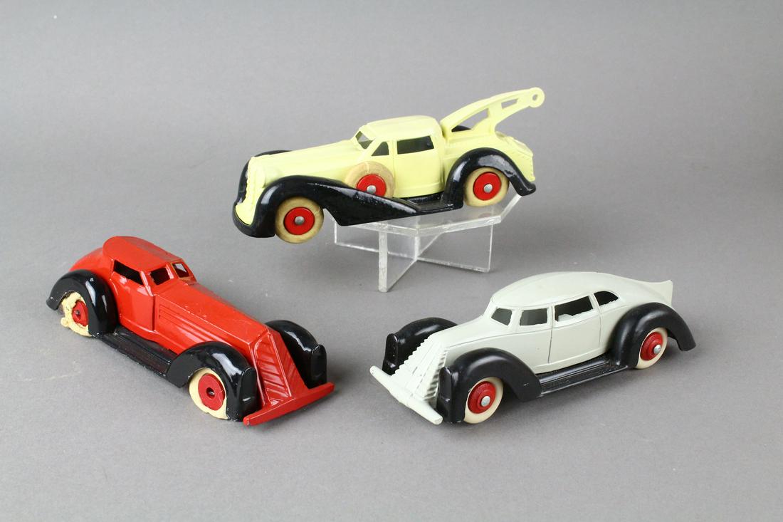 3 Manoil Streamlined Autos & Wrecker: 3 Manoil Vehicles- Streamlined Autos & Wrecker. Repainted.