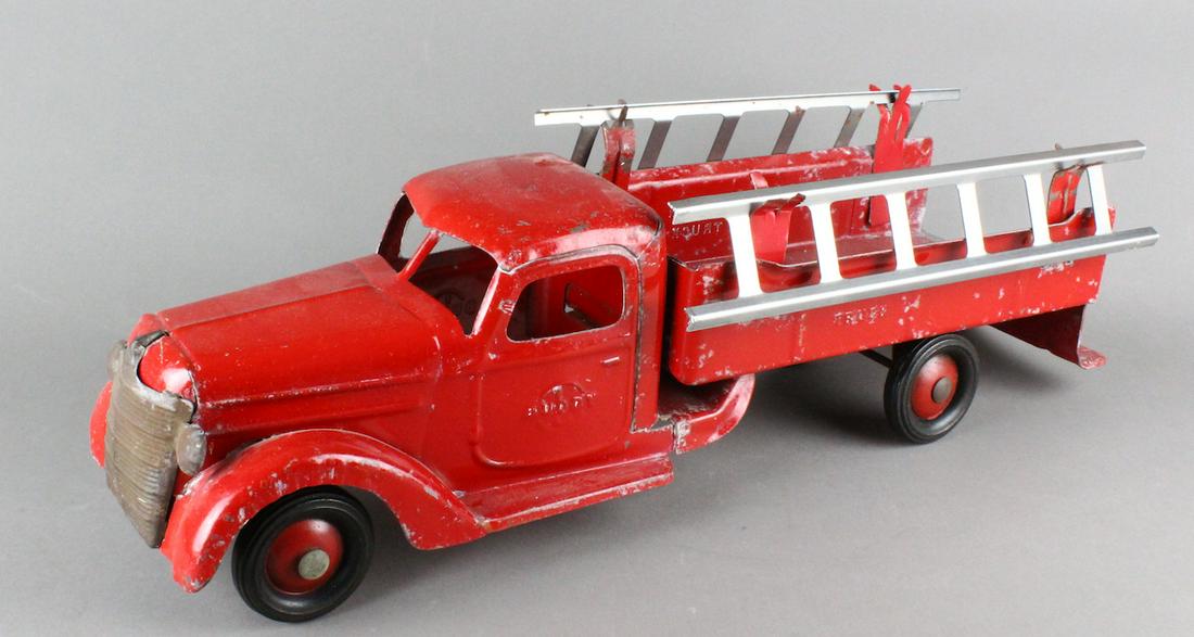 Buddy L Ladder Truck: Buddy L Ladder Truck Fire Engine.