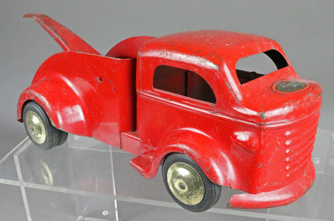 Richmond Toys Pressed Steel Wrecker: Richmond Toys Pressed Steel Wrecker 12 inches