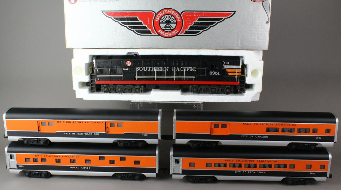 Lionel Southern Pacific 8951 Engine & 4 TCA Metal Cars (1 of 6)