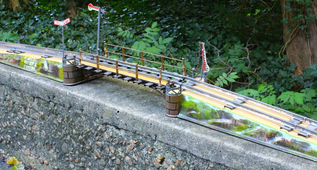 Marklin German Tin Pre-War O Gauge Single Span Bridge (1 of 7)