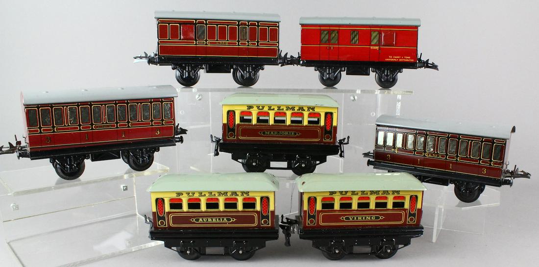 Hornby Tin Pullman& Passenger Cars NM: Hornby Tin Train Pullmans and 4 LMS series passenger cars. All in excellent bright original condition with sharp litho.