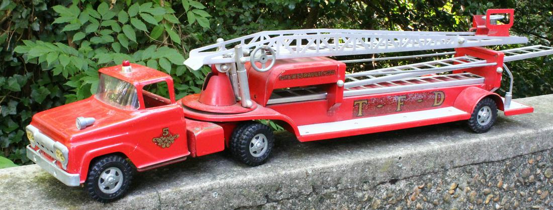 Tonka Fire Dept Hydraulic Fire Engine (1 of 4)