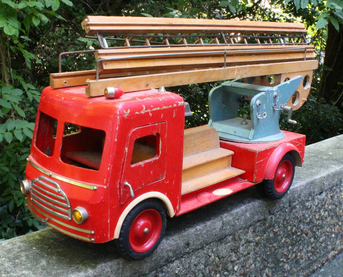 Brio Sweden 1960 Fire Engine (1 of 2)