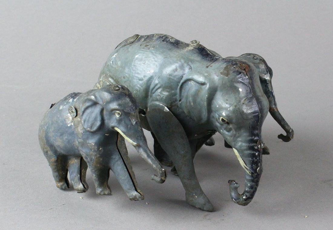 1900s German Tin Wind Up Elephant Mother and Babies Toy (1 of 4)