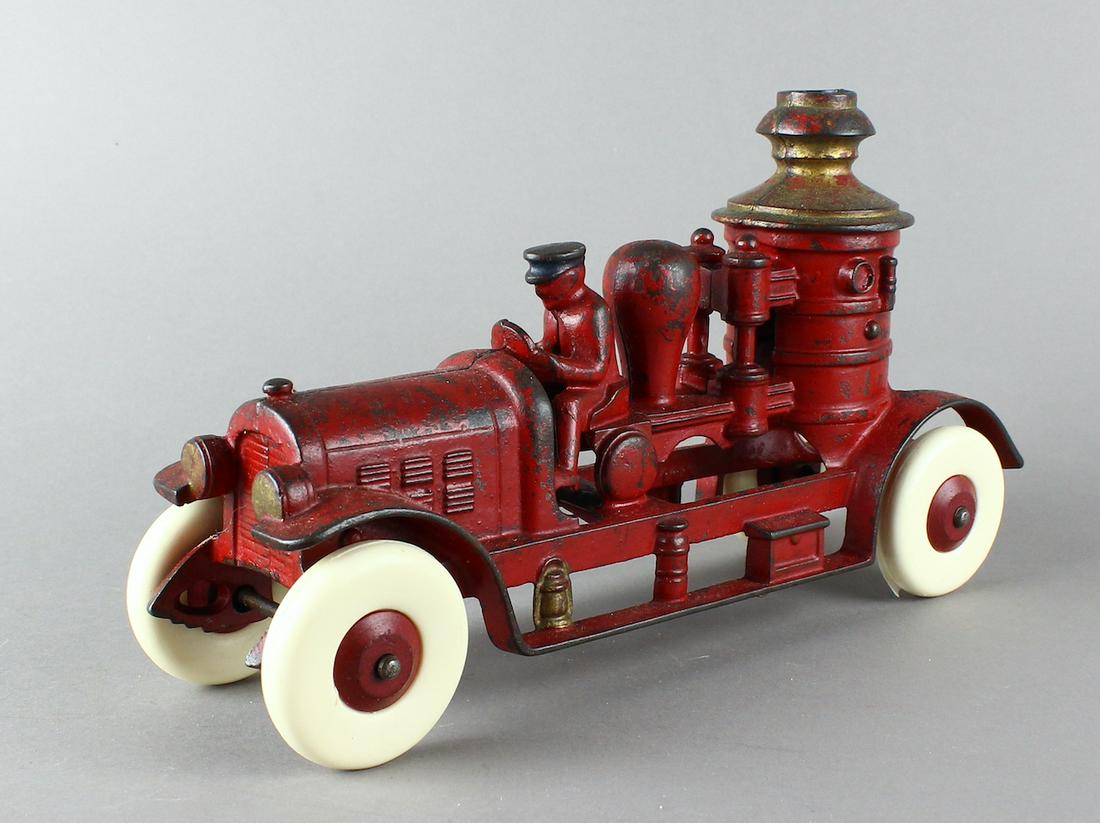 Hubley Cast Iron Fire Pumper Truck (1 of 5)