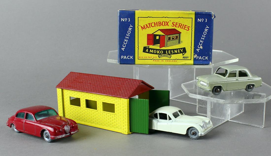 Matchbox Moko Lesley Grey Wheels & Mint Garage in Box (1 of 4)