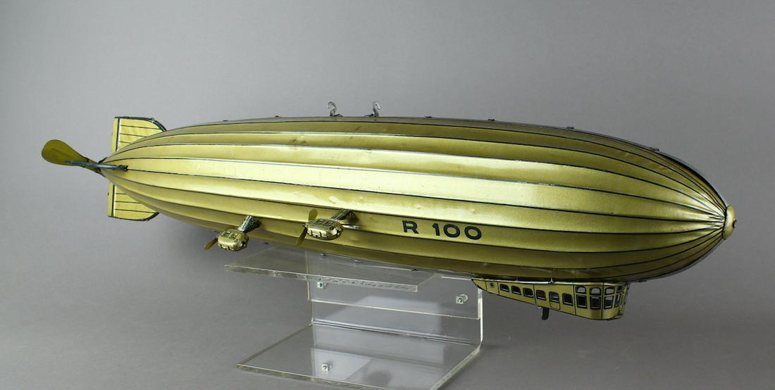 Tippco German Tin Large Wind Up Zeppelin R- 100 (1 of 4)