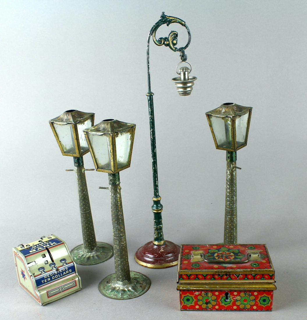 Train Street Lights Tin & Bing Iron & Banks (1 of 3)