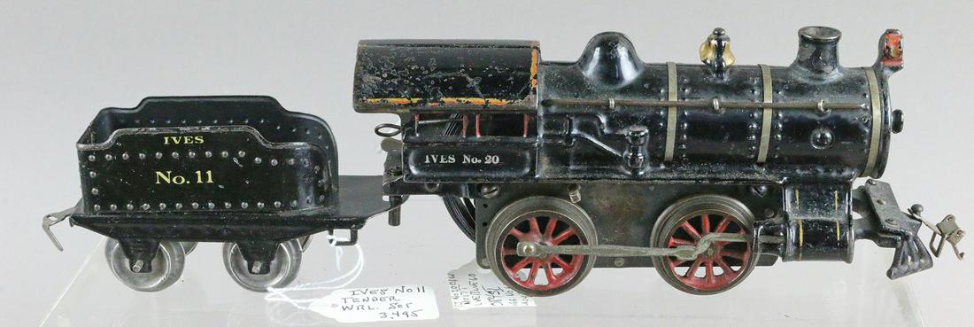 American Flyer Cast Iron Clockwork  No 20 Loco and (1 of 2)