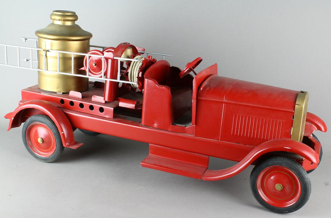 1927 Turner Lincoln Fire Engine Pumper Truck: 1927 Turner Fire Engine Pumper Truck. Pressed steel 27 inches. Restored condition.