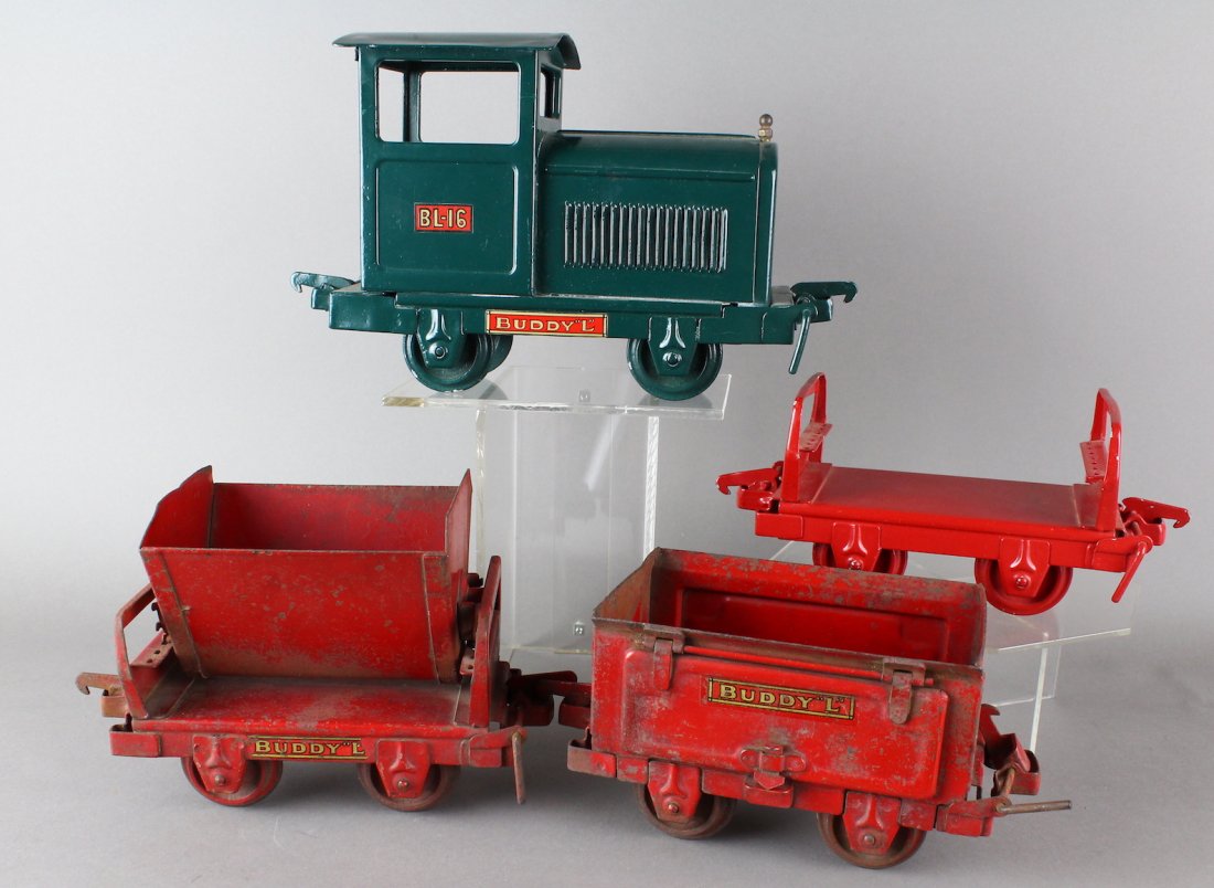 Buddy L Pressed Steel Railroad Engine & Cars: Buddy L Pressed Steel Railroad Engine & Cars. Excellent condition, locomotive and flat car are beautifully restored, coal and tipper are completely original. En suite with following lot.