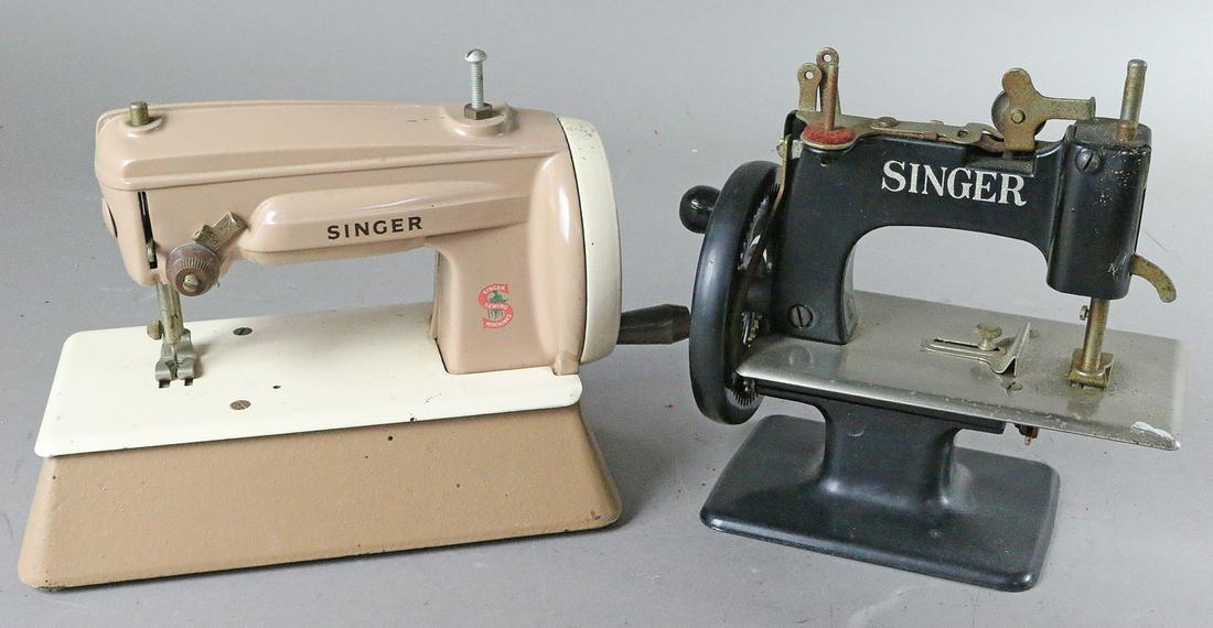 Singer Toy Sewing Machine Lot: Singer Toy Sewing Machine Lot