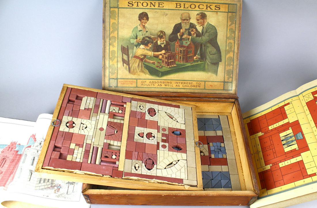 Richter German Architectural Building Set Mint Large: 1900s Pristine large deluxe set of Richter German Architectural Building blocks in the original wooden box. Multiple instruction sheets and building designs with the set.
